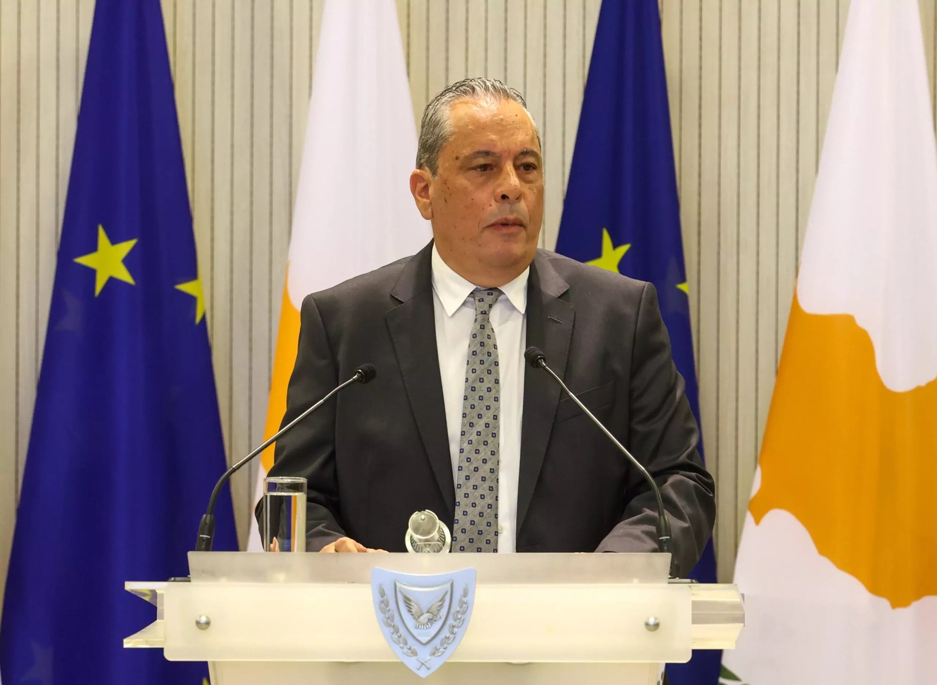 Επιβεβαιώνει ο Πάλμας: «Υπάρχουν στρατιωτικά αεροσκάφη στην Πάφο» – Τι σημαίνει για τη γεωστρατηγική της Κύπρου