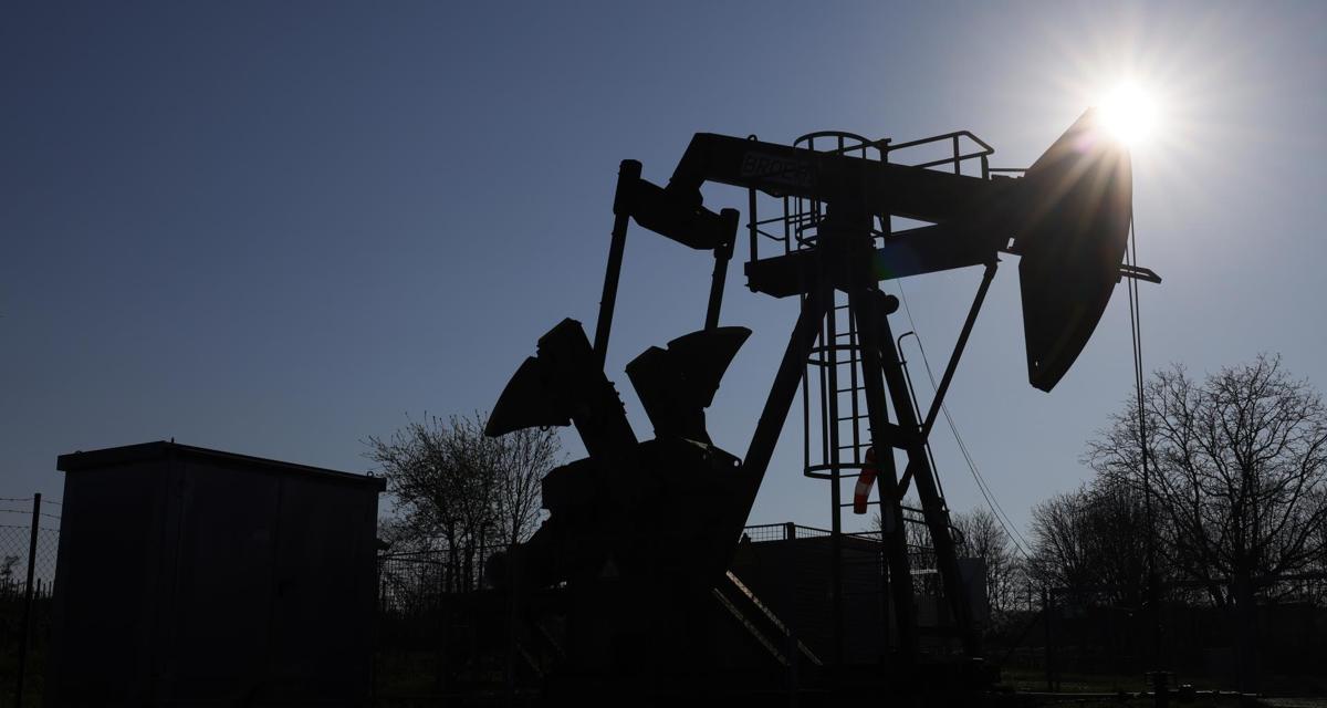 Το πετρέλαιο υποχωρεί κατά 7% λόγω ανακούφισης από την περιορισμένη απάντηση του Ιράν