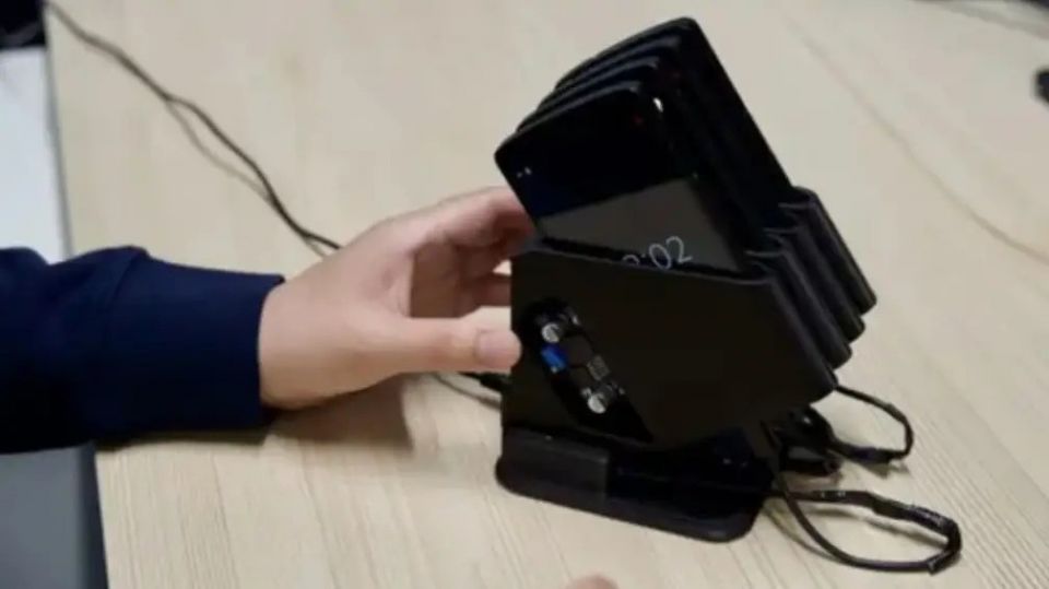 smartphone-data-center.jpg