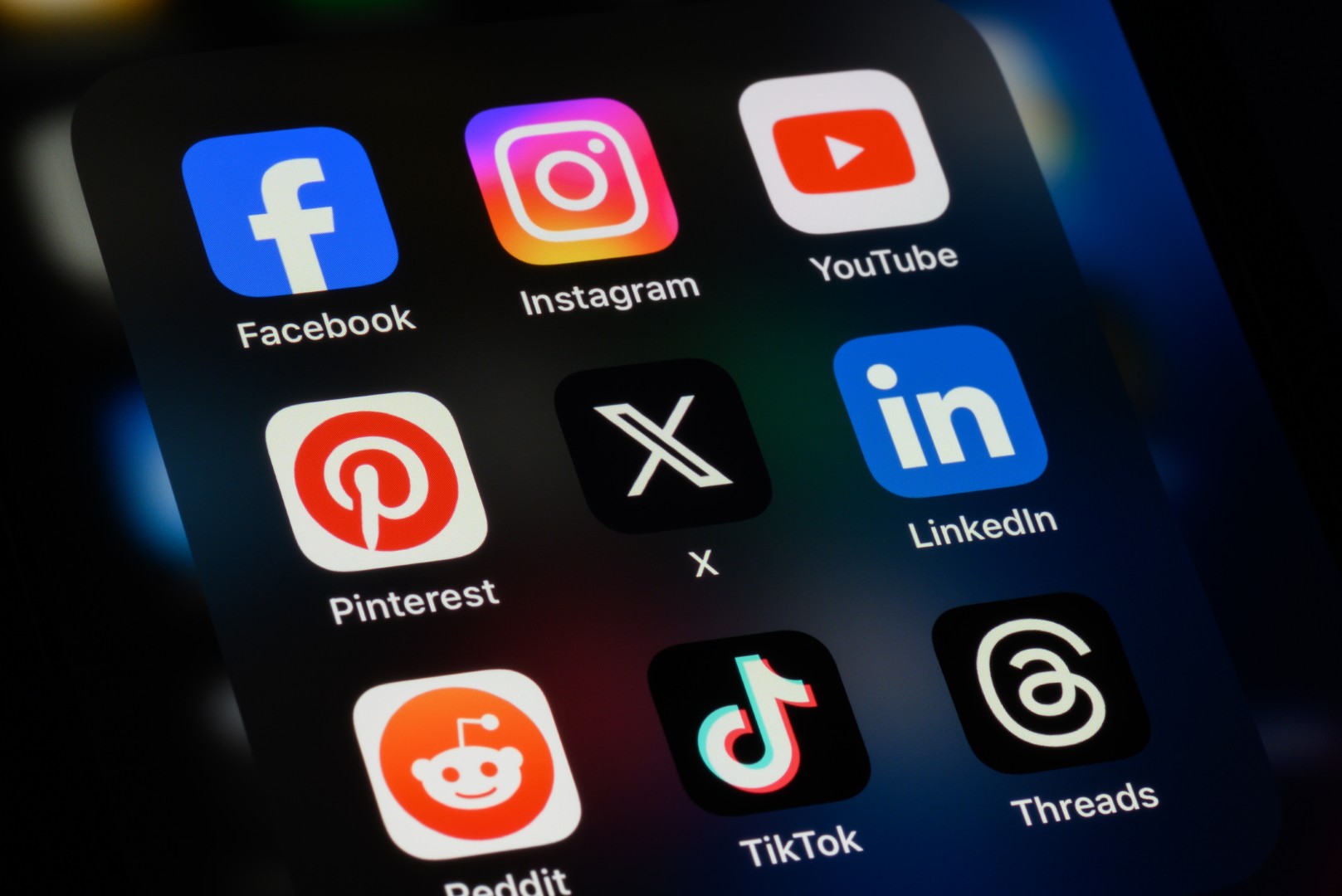 Ημερήσιο όριο στα social για εφήβους – Η Βρετανία ανοίγει τη συζήτηση