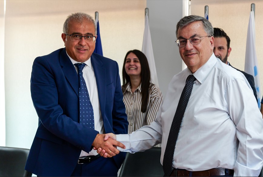 Παν. Νεάπολις Πάφος: Υπέγραψε Μνημόνιο Συνεργασίας με το Κέντρο Αριστείας «Ερατοσθένης»