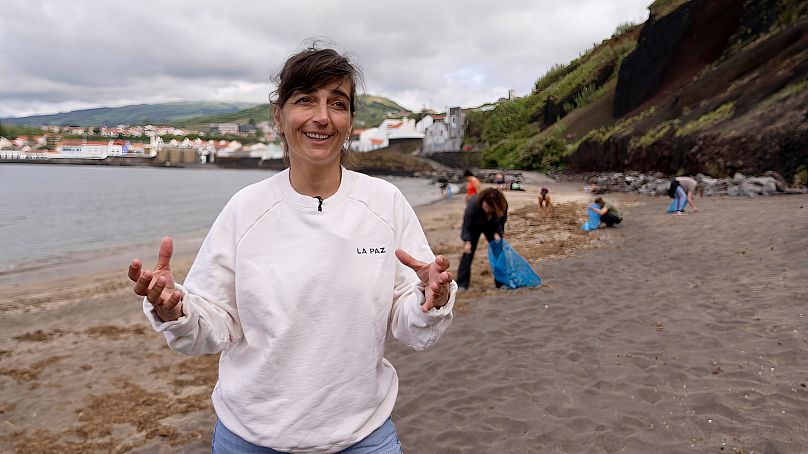 Η Carla Dâmaso, ερευνήτρια θαλάσσιων υδάτων, λέει ότι η αλλαγή της ατομικής συμπεριφοράς μπορεί να συμβάλει σε πραγματικές περιβαλλοντικές βελτιώσεις.