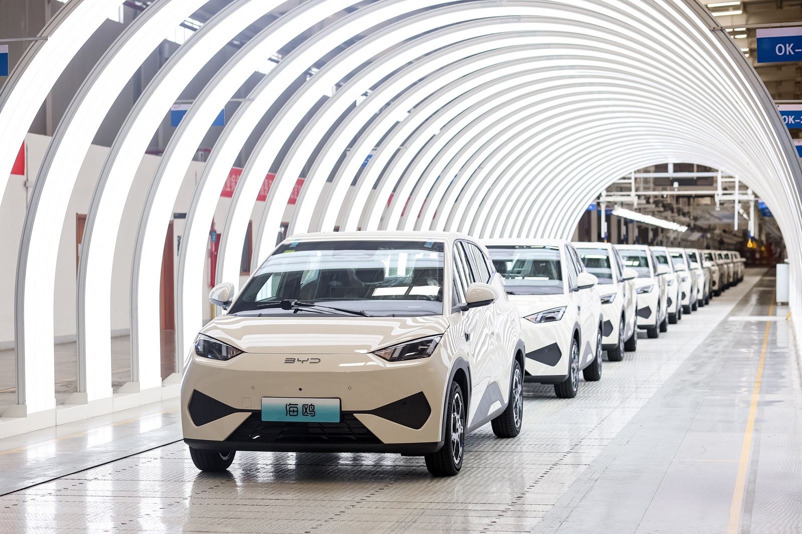 BYD: Σπάει ρεκόρ και γιορτάζει την παραγωγή του εκατομμυριοστού DOLPHIN SURF