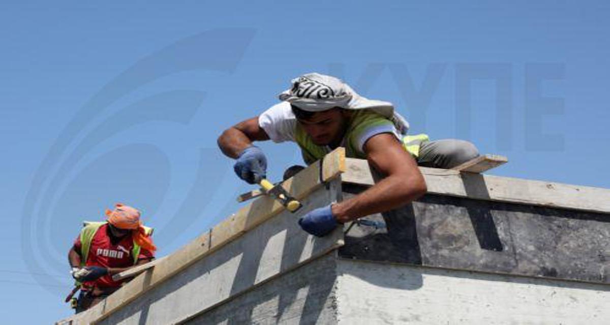 Υποχρέωση εργοδοτών για προστασία εργαζομένων από τον καύσωνα, λέει η ΔΕΟΚ