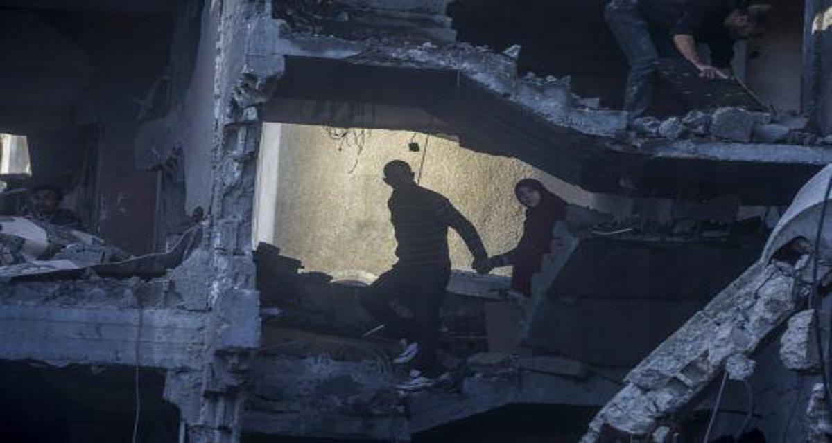 Τουλάχιστον 30 νεκροί από ισραηλινές επιδρομές, λέει η πολιτική άμυνα Γάζας Τουλάχιστον 30 νεκροί από ισραηλινές επιδρομές, λέει η πολιτική άμυνα Γάζας