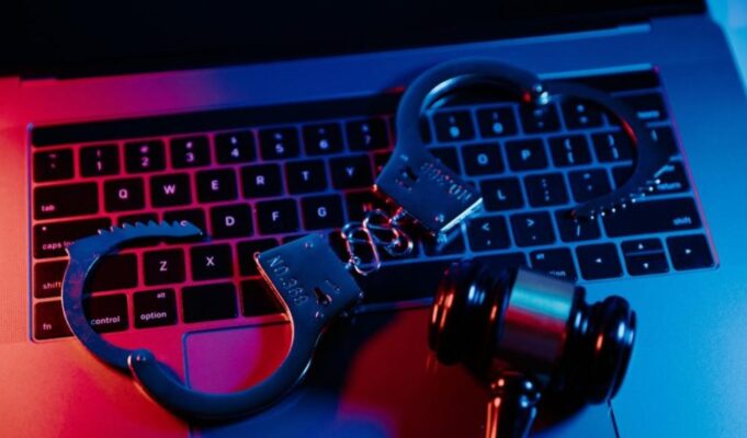 Στον εισαγγελέα και οι χρήστες πειρατικού οπτικοακουστικού περιεχομένου – Ποιες οι ποινές για την παράνομη χρήση Στον εισαγγελέα και οι χρήστες πειρατικού οπτικοακουστικού περιεχομένου – Ποιες οι ποινές για την παράνομη χρήση
