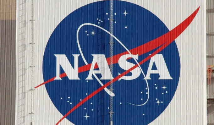 NASA: &Tau;&#x3ad;&lambda;&omicron;&sigmaf; &eta; &epsilon;&nu;&alpha;&sigma;&chi;&#x3cc;&lambda;&eta;&sigma;&eta; &mu;&epsilon; &tau;&omicron; &kappa;&lambda;&#x3af;&mu;&alpha; &tau;&eta;&sigmaf; &Gamma;&eta;&sigmaf; &sigma;&tau;&#x3cc;&chi;&omicron;&sigmaf; &eta; &Sigma;&epsilon;&lambda;&#x3ae;&nu;&eta; &kappa;&alpha;&iota; &omicron; &#x386;&rho;&eta;&sigmaf;