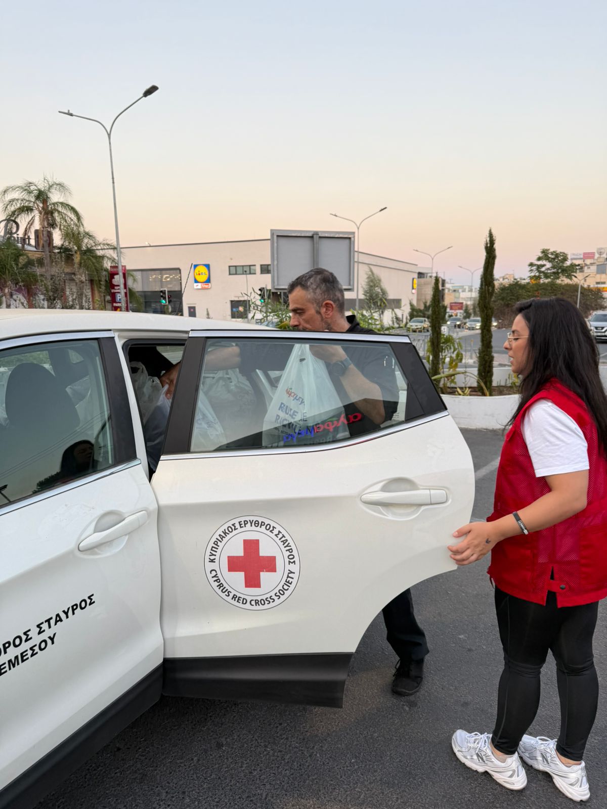 Κυπριακός Ερυθρός Σταυρός: Με δεκάδες εθελοντές του στο πλευρό των πυρόπληκτων