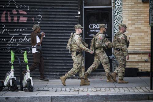 Οι εθνοφρουροί στην Ουάσιγκτον φέρουν όπλα με απόφαση Τραμπ Οι εθνοφρουροί στην Ουάσιγκτον φέρουν όπλα με απόφαση Τραμπ