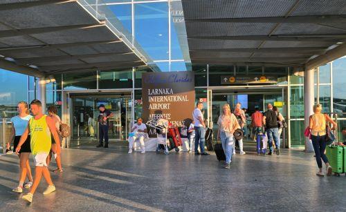 Αύξηση αφίξεων τουριστών τον Ιούλιο και το πρώτο επτάμηνο φέτος