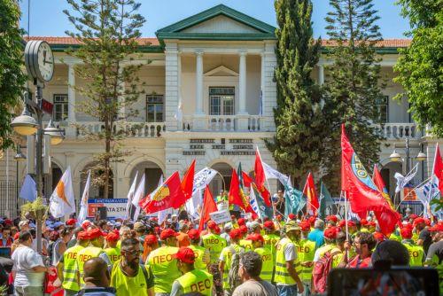 Κάτω τα χέρια από την ΑΤΑ βροντοφώναξαν οι εργαζόμενοι στη Λεμεσό