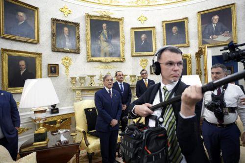 Ο Πρωθυπουργός Πακιστάν συναντήθηκε με Τραμπ, κάλεσε για αμερικανικές επενδύσεις Ο Πρωθυπουργός Πακιστάν συναντήθηκε με Τραμπ, κάλεσε για αμερικανικές επενδύσεις
