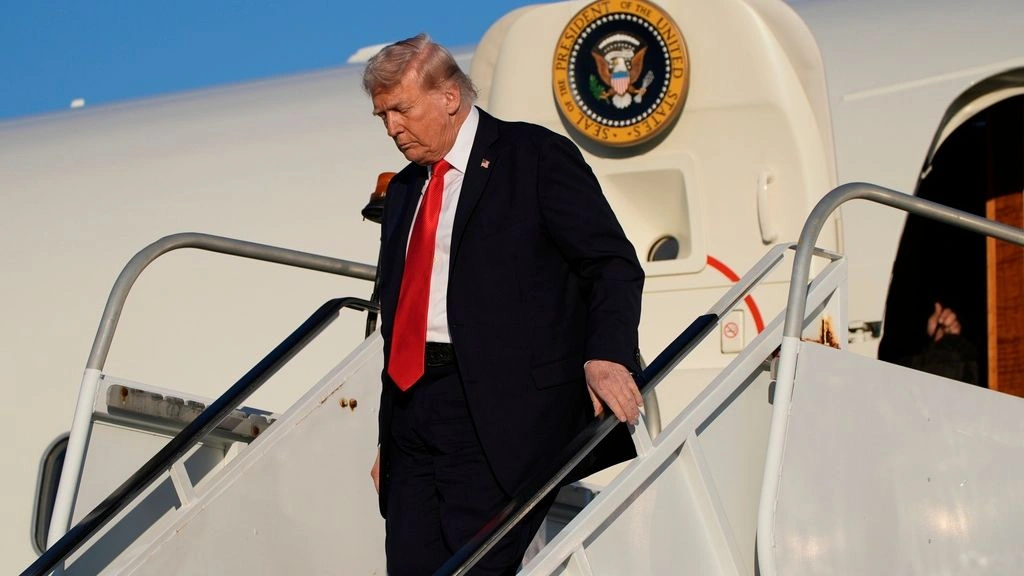 Αεροσκάφος πλησίασε εν πτήσει το Air Force One του Τραμπ – «Προσοχή! Στρίψτε αμέσως 20 μοίρες!»