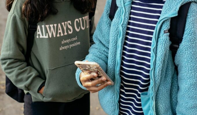 Έφηβοι καταφεύγουν στο AI για ψυχολογική στήριξη και για… ερωτικό σύντροφο Έφηβοι καταφεύγουν στο AI για ψυχολογική στήριξη και για… ερωτικό σύντροφο