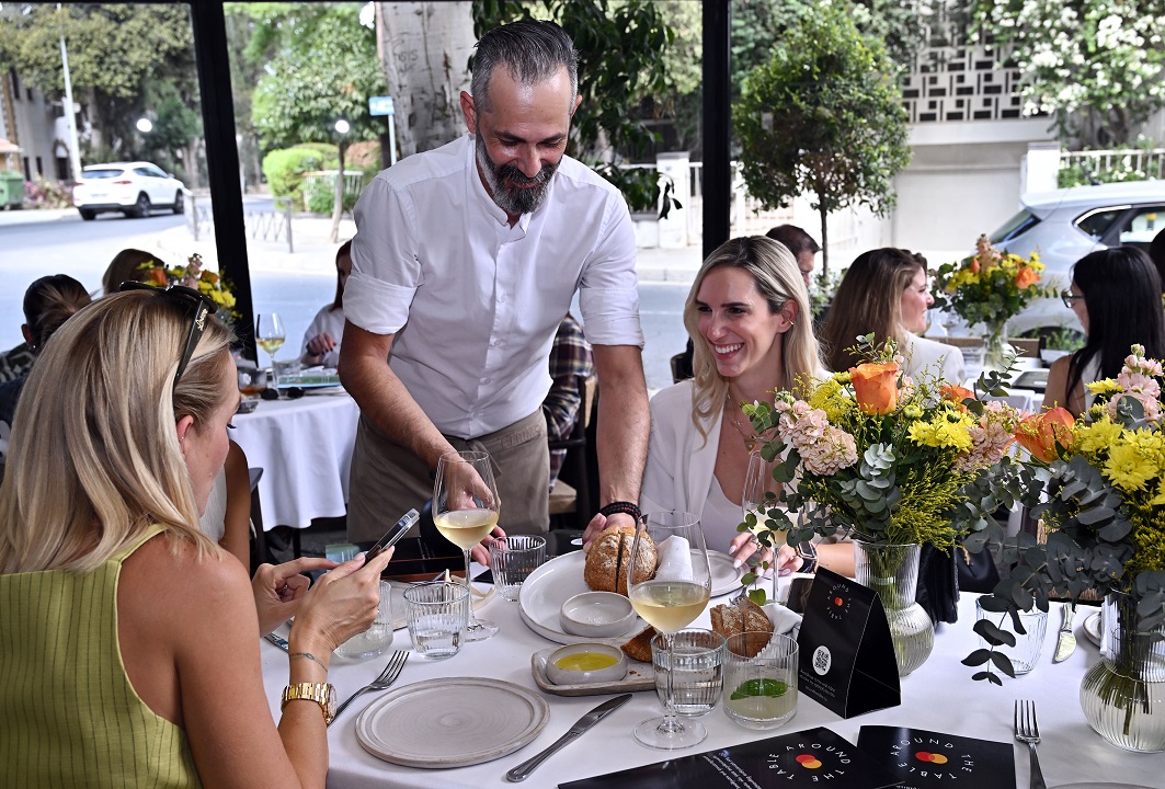 «Around the table» από τη Mastercard: Η απόλυτη γαστρονομική εμπειρία έρχεται στην Κύπρο «Around the table» από τη Mastercard: Η απόλυτη γαστρονομική εμπειρία έρχεται στην Κύπρο