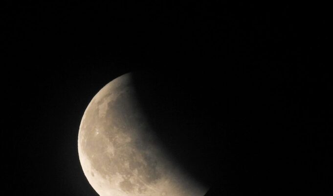 Η Silicon Valley μετακομίζει στην Σελήνη: Google, Amazon και SpaceX φτιάχνουν data centers στο φεγγάρι