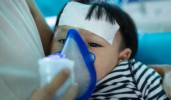 Βρέφη που προσβάλλονται από κοινό ιό διατρέχουν υψηλότερο κίνδυνο άσθματος