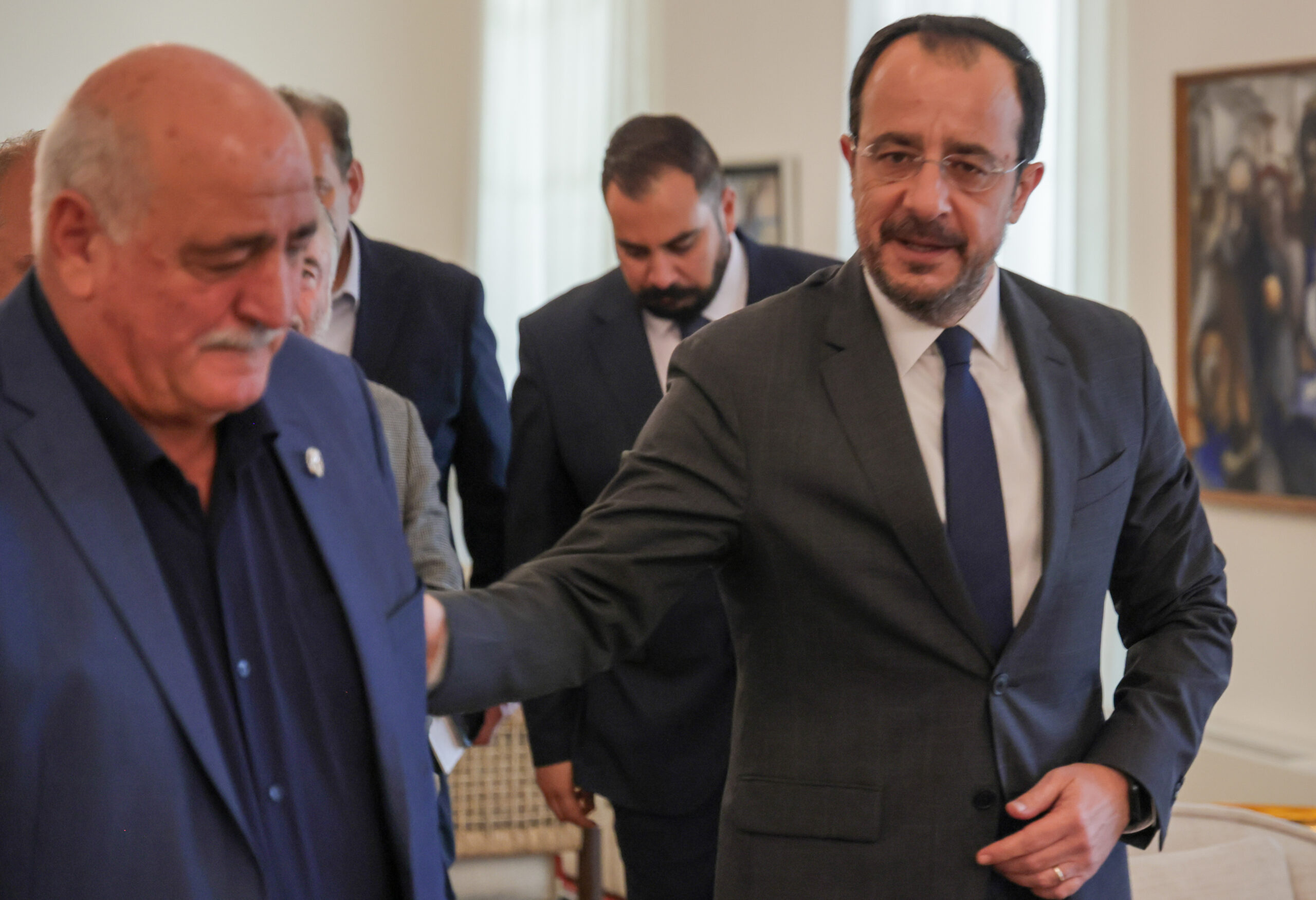 Ο ανασχηματισμός «άναψε φωτιές»: Η ΕΔΕΚ εξετάζει έξοδο από την κυβέρνηση