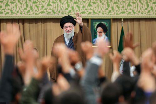 Το Ιράν συνεχίζει να υποστηρίζει τη Χεζμπολάχ είπε σύμβουλος του Χαμενέι