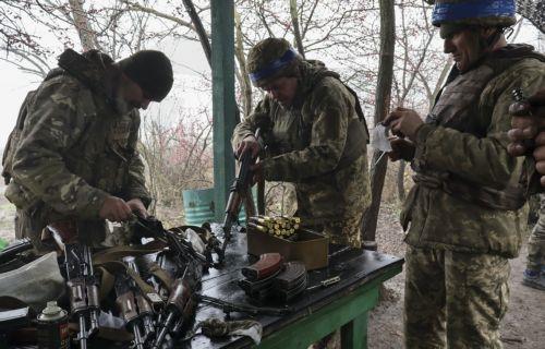 Ρεκόρ πωλήσεων από κατασκευάστριες όπλων το 2024, σύμφωνα με έρευνα