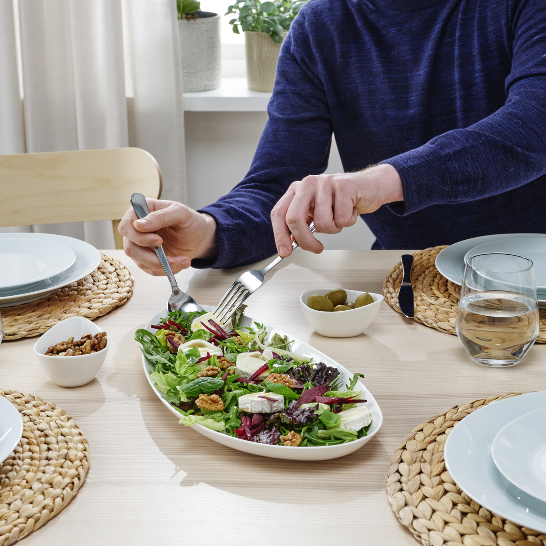 &Omicron; έ&rho;&omega;&tau;&alpha;&sigmaf; &pi;&epsilon;&rho;&nu;ά&epsilon;&iota; &alpha;&pi;ό &tau;&eta;&nu; &kappa;&omicron;&upsilon;&zeta;ί&nu;&alpha; &kappa;&alpha;&iota;&hellip; &tau;&eta;&nu; &Iota;&Kappa;&Epsilon;&Alpha;