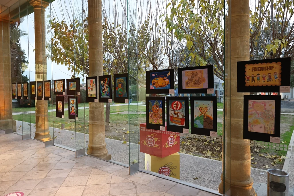 &Nu;&epsilon;&alpha;&nu;&iota;&kappa;ή &Delta;&eta;&mu;&iota;&omicron;&upsilon;&rho;&gamma;&iota;&kappa;ό&tau;&eta;&tau;&alpha; &sigma;&tau;&eta;&nu; &Tau;&epsilon;&lambda;&epsilon;&tau;ή &Beta;&rho;ά&beta;&epsilon;&upsilon;&sigma;&eta;&sigmaf; &tau;&omicron;&upsilon; &Delta;&iota;&alpha;&gamma;&omega;&nu;&iota;&sigma;&mu;&omicron;ύ &laquo;Frou Frou &ndash; &Tau;&omicron; &Mu;&pi;&iota;&sigma;&kappa;ό&tau;&omicron; &tau;&omega;&nu; &Omicron;&nu;&epsilon;ί&rho;&omega;&nu; &mu;&omicron;&upsilon;&raquo;