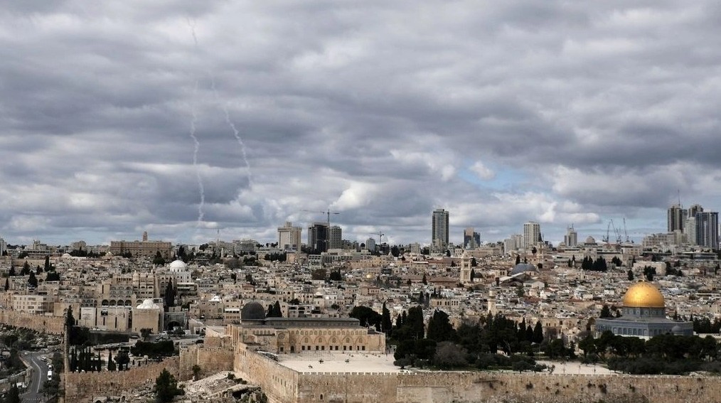 Εκτός Ελέγχου η κρίση στη Μέση Ανατολή: Εκρήξεις σε Μπαχρέιν, Άμπου Ντάμπι, Κουβέιτ και Κατάρ – Κλείνει ο εναέριος χώρος στον Κόλπο