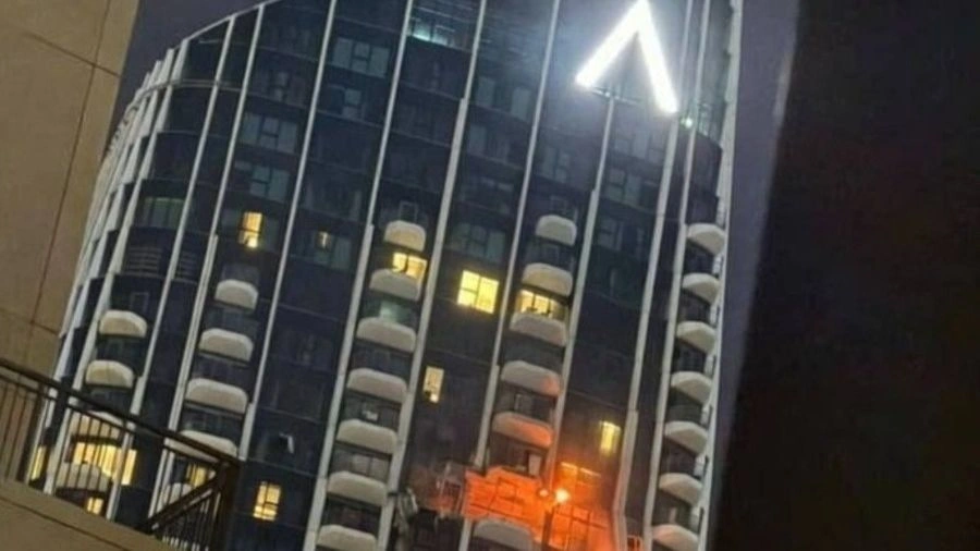 Επίθεση με drone προκάλεσε τρύπα σε ουρανοξύστη στο Ντουμπάι – Συναγερμός στα ΗΑΕ