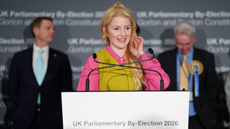 Η υποψήφια του Κόμματος των Πρασίνων Χάνα Σπένσερ μιλά μετά τη νίκη της στις επαναληπτικές εκλογές στο Γκόρτον και Ντέντον, Μάντσεστερ, Αγγλία, Παρασκευή 27 Φεβρουαρίου 2026.