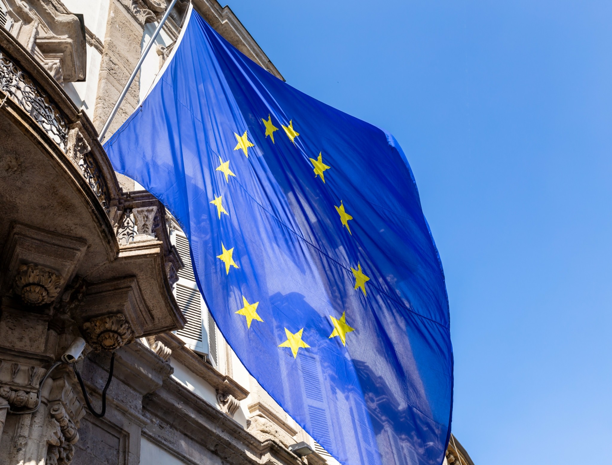 &Epsilon;&upsilon;&rho;&omega;&zeta;ώ&nu;&eta;: &Iota;&sigma;&chi;&upsilon;&rho;έ&sigmaf; &pi;&iota;έ&sigma;&epsilon;&iota;&sigmaf; &sigma;&tau;&alpha; &kappa;&rho;&alpha;&tau;&iota;&kappa;ά &omicron;&mu;ό&lambda;&omicron;&gamma;&alpha; &kappa;&alpha;&theta;ώ&sigmaf; &omicron;&iota; &alpha;&gamma;&omicron;&rho;έ&sigmaf; &pi;&rho;&omicron;&epsilon;&xi;&omicron;&phi;&lambda;&omicron;ύ&nu; &nu;έ&alpha; ά&nu;&omicron;&delta;&omicron; &epsilon;&pi;&iota;&tau;&omicron;&kappa;ί&omega;&nu;