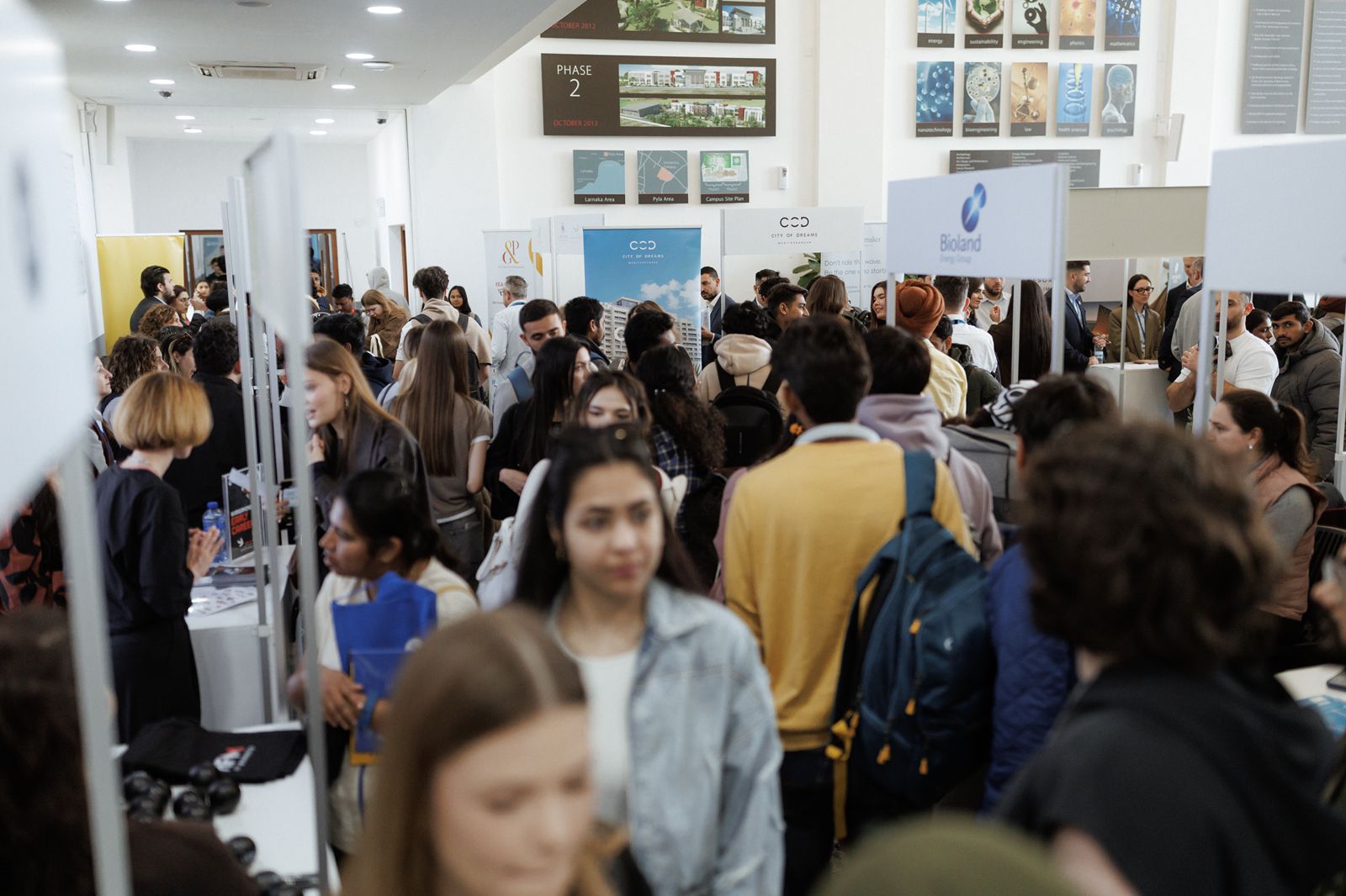 &Mu;&epsilon; &mu;&epsilon;&gamma;ά&lambda;&eta; &epsilon;&pi;&iota;&tau;&upsilon;&chi;ί&alpha; &omicron;&lambda;&omicron;&kappa;&lambda;&eta;&rho;ώ&theta;&eta;&kappa;&epsilon; &tau;&omicron; Career Fair 2026 &sigma;&tau;&omicron; &Pi;&alpha;&nu;&epsilon;&pi;&iota;&sigma;&tau;ή&mu;&iota;&omicron; UCLan Cyprus