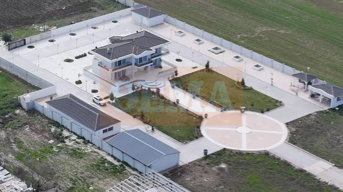 Απάτη με χρυσές λίρες: Βίλες, Porsche και ελικοδρόμιο στο μικροσκόπιο της έρευνας, δείτε εικόνες