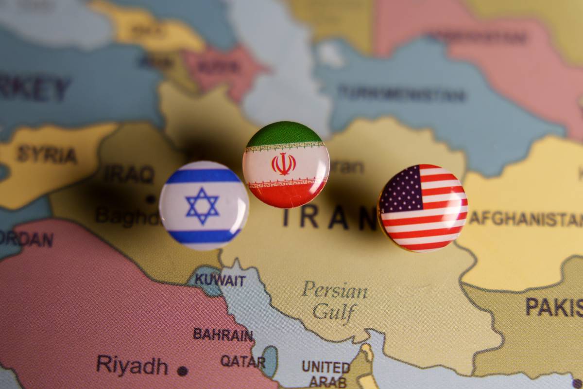 Ιράν προς Τραμπ: «Μεταμφιέζετε την ήττα σας σε συμφωνία»