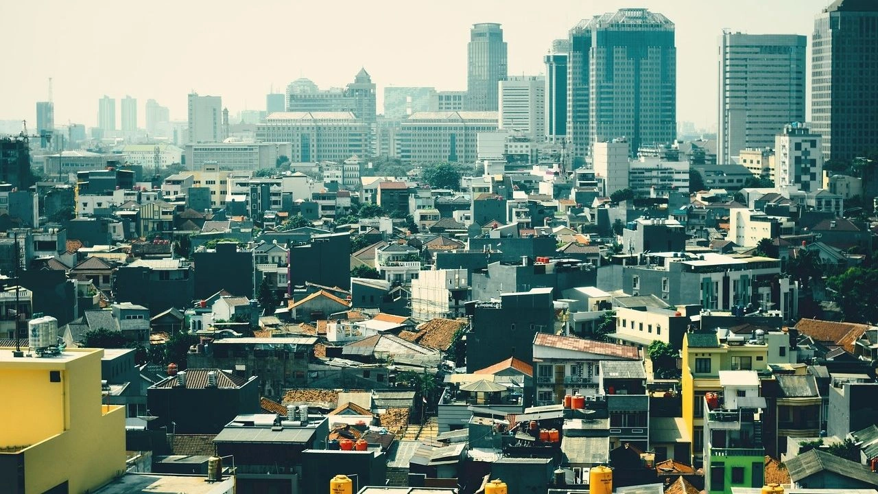 &Eta; &Tau;&zeta;&alpha;&kappa;ά&rho;&tau;&alpha; &beta;&upsilon;&theta;ί&zeta;&epsilon;&tau;&alpha;&iota;: &Eta; &mu;&epsilon;&gamma;&alpha;&lambda;&omicron;ύ&pi;&omicron;&lambda;&eta; &tau;&omega;&nu; 40 &epsilon;&kappa;&alpha;&tau;&omicron;&mu;&mu;&upsilon;&rho;ί&omega;&nu; &pi;&omicron;&upsilon; &alpha;&pi;&epsilon;&iota;&lambda;&epsilon;ί&tau;&alpha;&iota; &alpha;&pi;ό &tau;&omicron; &nu;&epsilon;&rho;ό