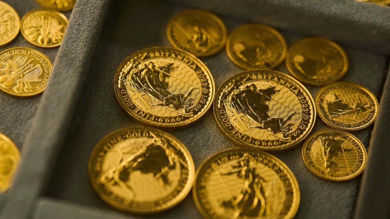 &Chi;&rho;&upsilon;&sigma;ό&sigmaf; &sigma;&tau;&alpha; 5.000 &delta;&omicron;&lambda;ά&rho;&iota;&alpha; &alpha;&lambda;&lambda;ά &chi;&omega;&rho;ί&sigmaf; &delta;&upsilon;&nu;&alpha;&mu;&iota;&kappa;ή: &Tau;&omicron; &pi;&alpha;&rho;ά&delta;&omicron;&xi;&omicron; &tau;&omega;&nu; &laquo;&alpha;&sigma;&phi;&alpha;&lambda;ώ&nu; &kappa;&alpha;&tau;&alpha;&phi;&upsilon;&gamma;ί&omega;&nu;&raquo; &epsilon;&nu; &mu;έ&sigma;&omega; &kappa;&rho;ί&sigma;&eta;&sigmaf;