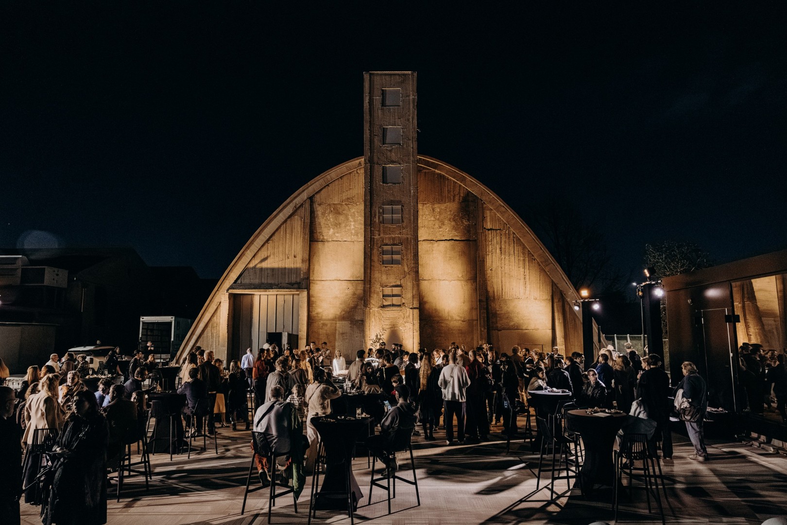 &Eta; &Lambda;&epsilon;&mu;&epsilon;&sigma;ό&sigmaf; &epsilon;&pi;&epsilon;&nu;&delta;ύ&epsilon;&iota; &sigma;&tau;&omicron;&nu; &pi;&omicron;&lambda;&iota;&tau;&iota;&sigma;&mu;ό: &Mu;&epsilon;&gamma;ά&lambda;&eta; &epsilon;&pi;&iota;&tau;&upsilon;&chi;ί&alpha; &gamma;&iota;&alpha; &tau;&eta;&nu; έ&kappa;&theta;&epsilon;&sigma;&eta; Bill Viola &sigma;&tau;&omicron; PSI Foundation