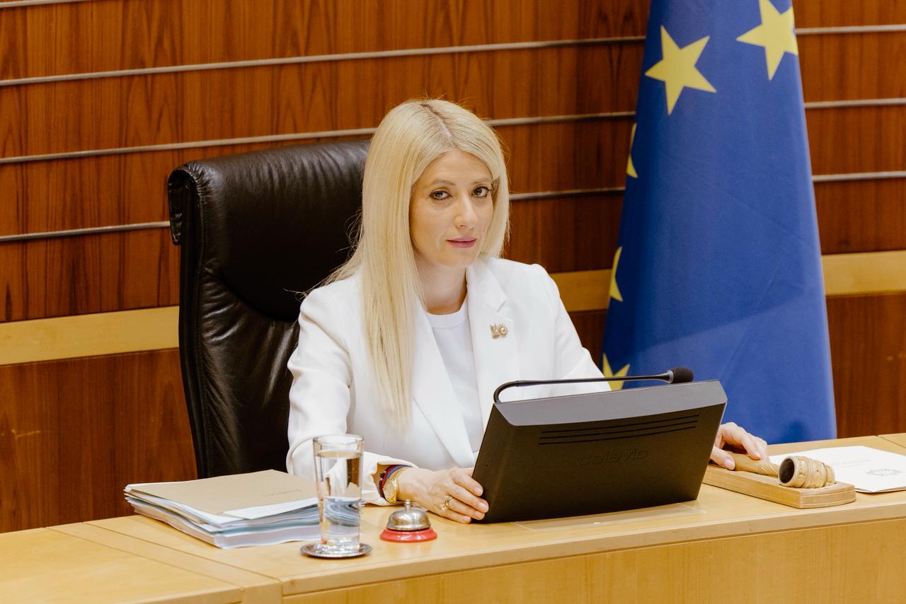 &Omicron;&iota; &Iota;&theta;ά&kappa;&epsilon;&sigmaf; &tau;&iota; &sigma;&eta;&mu;&alpha;ί&nu;&omicron;&upsilon;&nu;. &Tau;&omicron;&upsilon; &Gamma;&iota;ά&nu;&nu;&omicron;&upsilon; &Alpha;&phi;&rho;&omicron;&delta;ί&sigma;&eta;