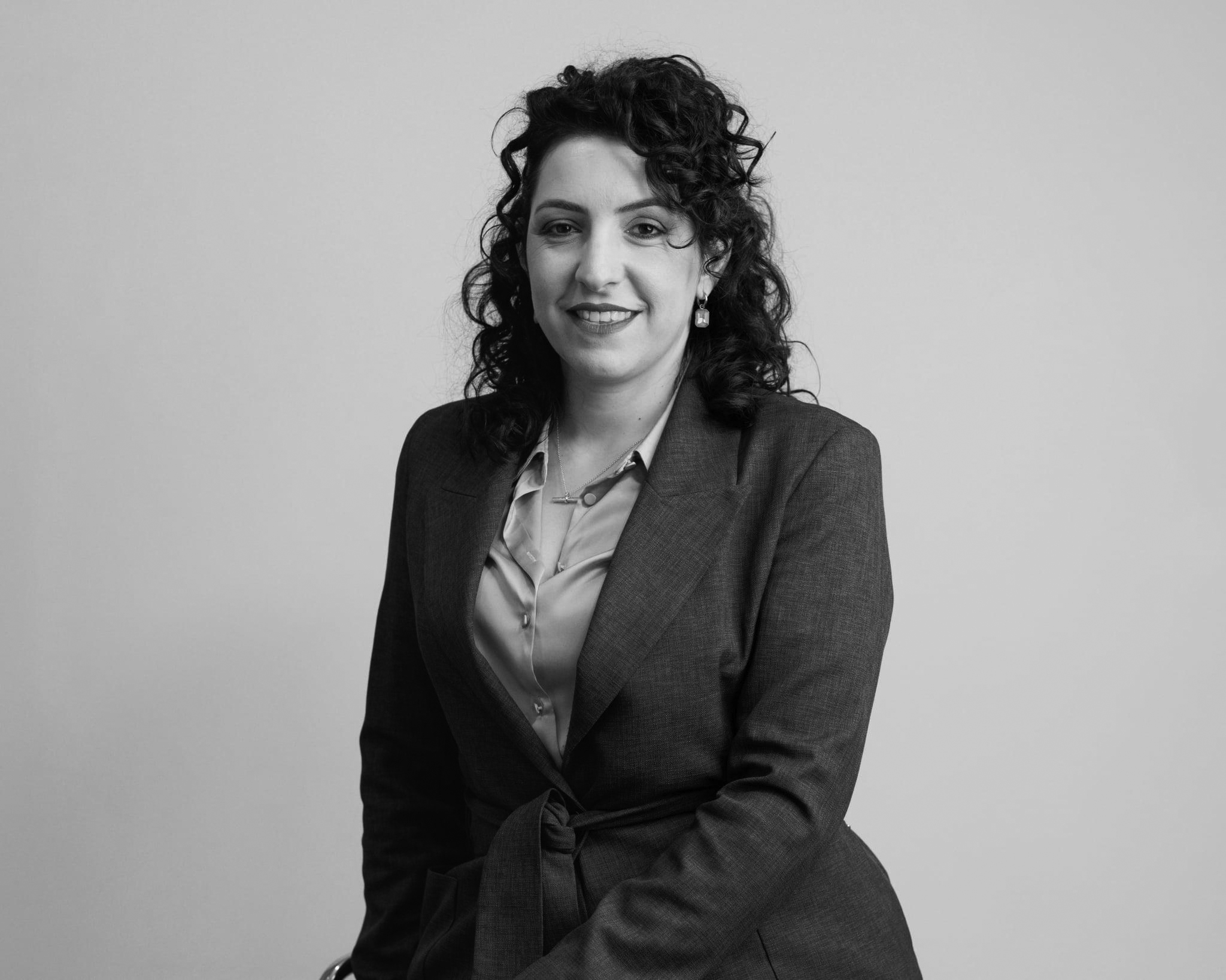 &Eta; &epsilon;&mu;&pi;&iota;&sigma;&tau;&omicron;&sigma;ύ&nu;&eta; &omega;&sigmaf; &kappa;&epsilon;&phi;ά&lambda;&alpha;&iota;&omicron; &ndash; &Gamma;&iota;&alpha;&tau;ί &eta; &phi;ή&mu;&eta; &epsilon;ί&nu;&alpha;&iota; &tau;&omicron; &mu;&epsilon;&gamma;&alpha;&lambda;ύ&tau;&epsilon;&rho;&omicron; &pi;&epsilon;&rho;&iota;&omicron;&upsilon;&sigma;&iota;&alpha;&kappa;ό &sigma;&tau;&omicron;&iota;&chi;&epsilon;ί&omicron; &tau;&omicron;&upsilon; &epsilon;&pi;&alpha;&gamma;&gamma;έ&lambda;&mu;&alpha;&tau;&omicron;&sigmaf;