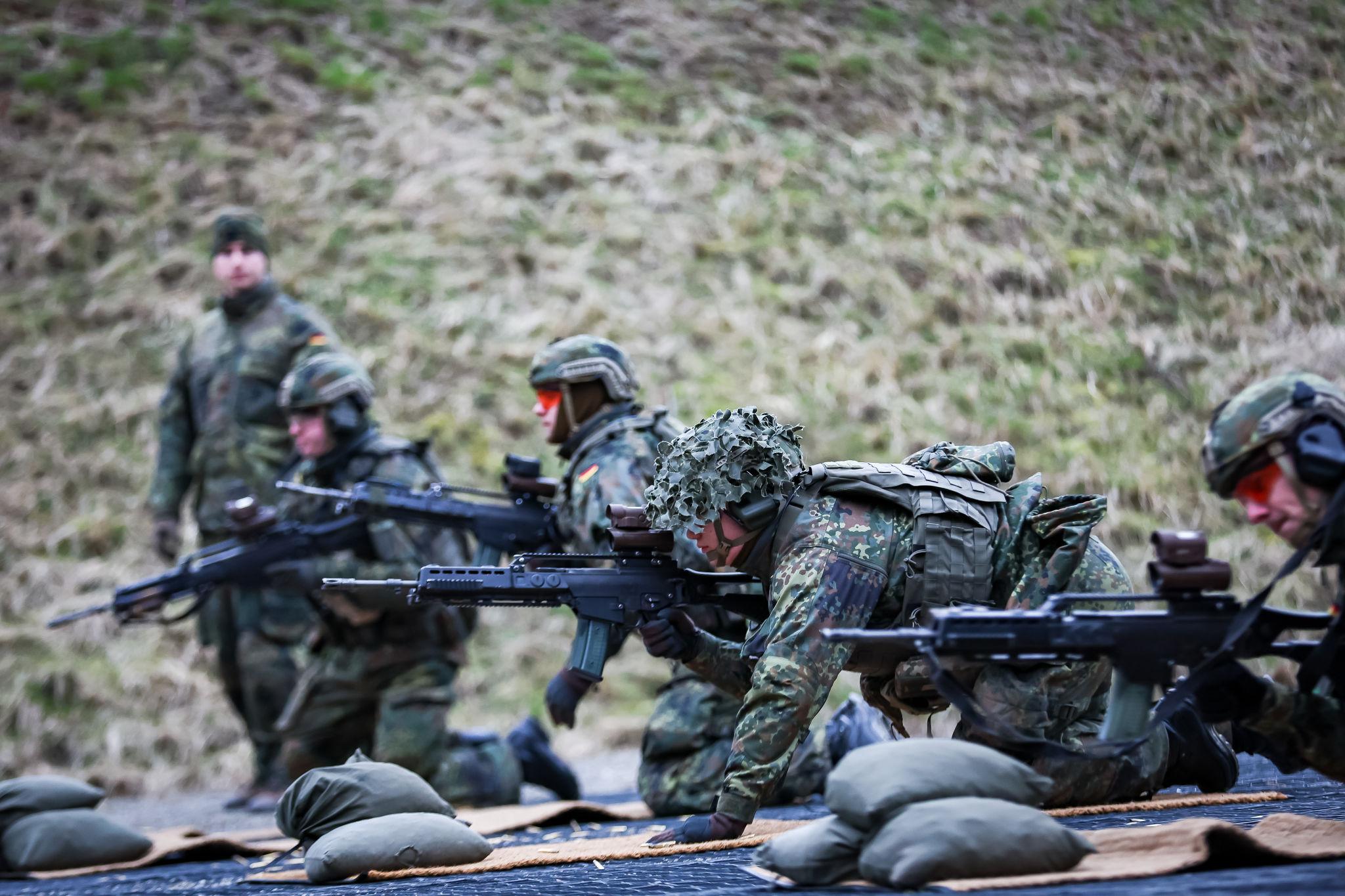 &Gamma;&epsilon;&rho;&mu;&alpha;&nu;ί&alpha;: &Nu;έ&omicron; &sigma;&tau;&rho;&alpha;&tau;&iota;&omega;&tau;&iota;&kappa;ό &delta;ό&gamma;&mu;&alpha; &gamma;&iota;&alpha; &laquo;&iota;&sigma;&chi;&upsilon;&rho;ό&tau;&epsilon;&rho;&eta; Bundeswehr &sigma;&tau;&eta;&nu; &Epsilon;&upsilon;&rho;ώ&pi;&eta;&raquo;