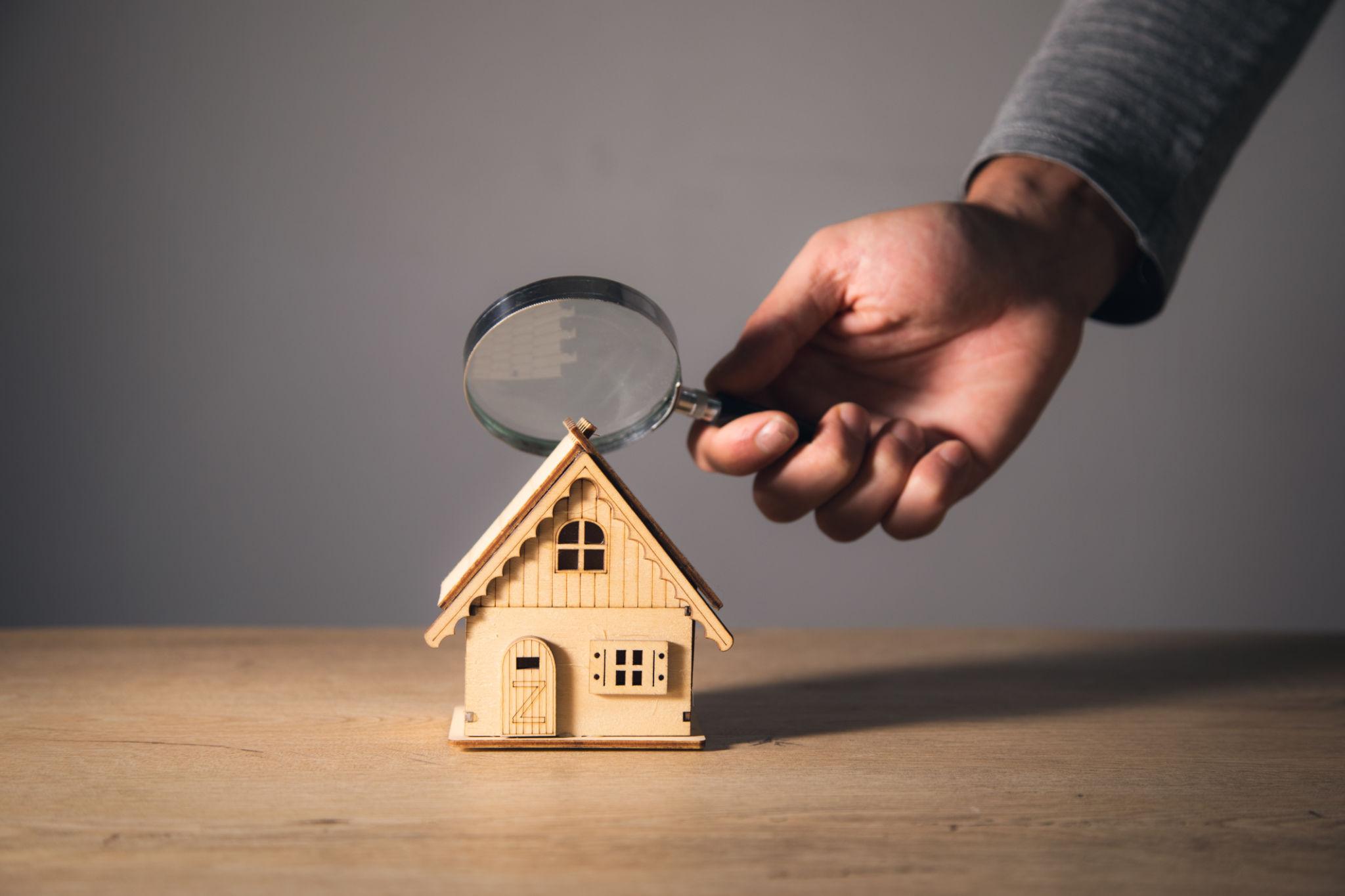 &Tau;&rho;ά&pi;&epsilon;&zeta;&alpha; &Kappa;ύ&pi;&rho;&omicron;&upsilon;: &Omicron; &kappa;ί&nu;&delta;&upsilon;&nu;&omicron;&sigmaf; &alpha;&kappa;&iota;&nu;ή&tau;&omega;&nu; &sigma;&tau;&omicron; &epsilon;&pi;ί&kappa;&epsilon;&nu;&tau;&rho;&omicron; &tau;&eta;&sigmaf; &kappa;&epsilon;&phi;&alpha;&lambda;&alpha;&iota;&alpha;&kappa;ή&sigmaf; &epsilon;&pi;ά&rho;&kappa;&epsilon;&iota;&alpha;&sigmaf;