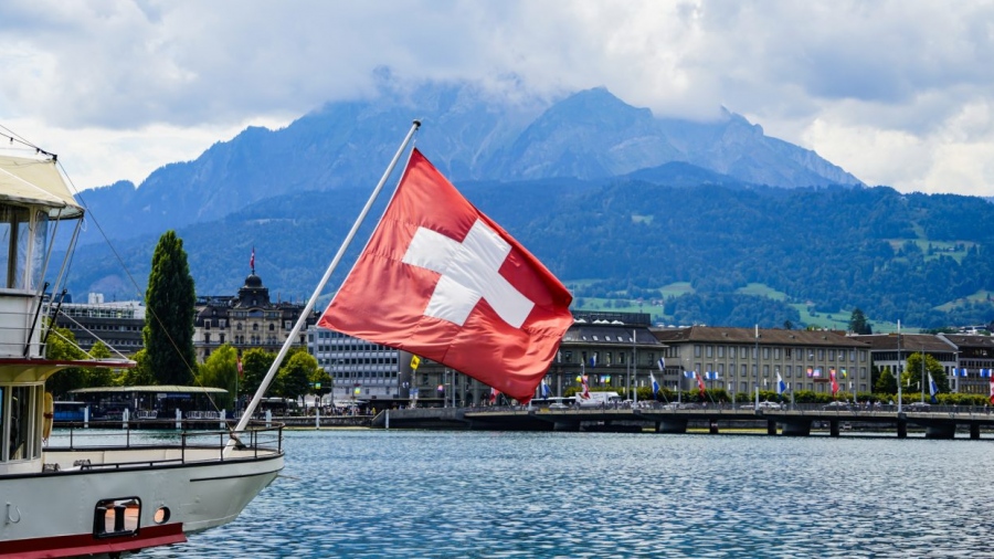 &Epsilon;&lambda;&beta;&epsilon;&tau;ί&alpha; &kappa;&alpha;&iota; &mu;&epsilon;&tau;&alpha;&nu;ά&sigma;&tau;&epsilon;&upsilon;&sigma;&eta;: &Tau;&omicron; &delta;&eta;&mu;&omicron;&psi;ή&phi;&iota;&sigma;&mu;&alpha; &pi;&omicron;&upsilon; &mu;&pi;&omicron;&rho;&epsilon;ί &nu;&alpha; &alpha;&lambda;&lambda;ά&xi;&epsilon;&iota; &tau;&alpha; &pi;ά&nu;&tau;&alpha;