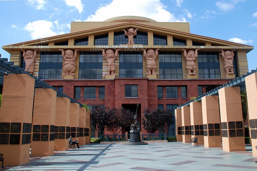 Disney: &Nu;έ&omicron;&sigmaf; CEO &pi;&rho;&omicron;&chi;&omega;&rho;ά &sigma;&epsilon; &pi;&epsilon;&rho;&iota;&kappa;&omicron;&pi;έ&sigmaf; ~1.000 &theta;έ&sigma;&epsilon;&omega;&nu; &epsilon;&rho;&gamma;&alpha;&sigma;ί&alpha;&sigmaf;