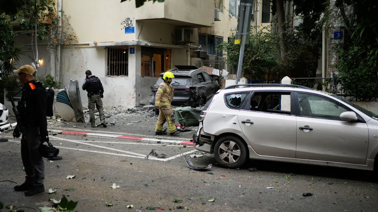 &Beta;&omicron;&mu;&beta;&alpha;&rho;&delta;&iota;&sigma;&mu;έ&nu;&omicron; &tau;&omicron;&pi;ί&omicron; &tau;&omicron; &Tau;&epsilon;&lambda; &Alpha;&beta;ί&beta;: &Iota;&rho;&alpha;&nu;&iota;&kappa;ό&sigmaf; &pi;ύ&rho;&alpha;&upsilon;&lambda;&omicron;&sigmaf; &delta;&iota;&alpha;&sigma;&pi;&omicron;&rho;ά&sigmaf; &chi;&tau;ύ&pi;&eta;&sigma;&epsilon; &tau;&eta;&nu; &pi;ό&lambda;&eta; &ndash; 14 &tau;&rho;&alpha;&upsilon;&mu;&alpha;&tau;ί&epsilon;&sigmaf;