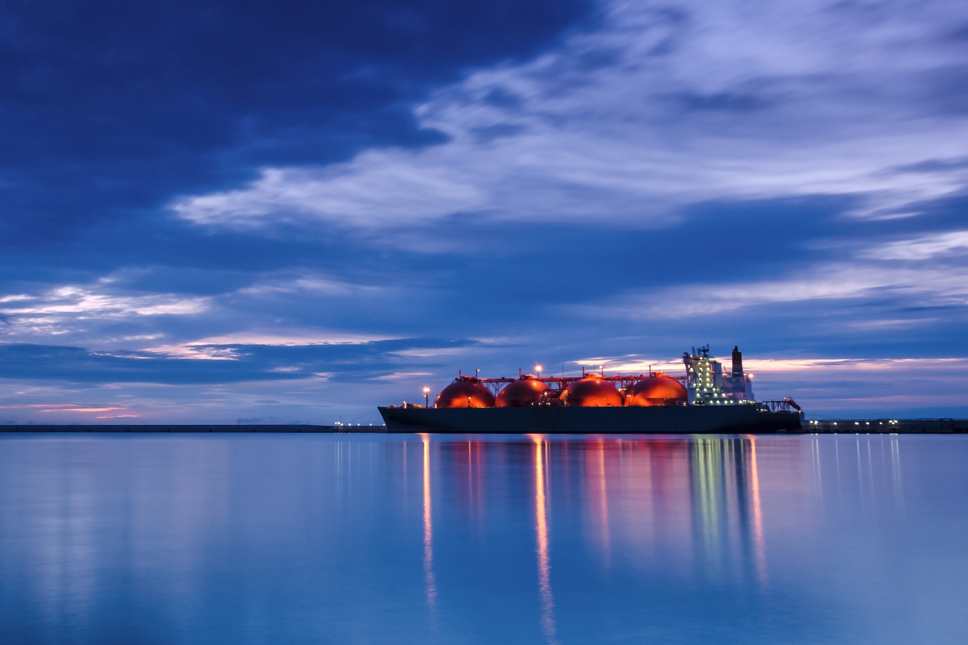 LNG σε κρίση: Από την υπερπροσφορά στον φόβο ελλείψεων μέσα σε λίγες εβδομάδες