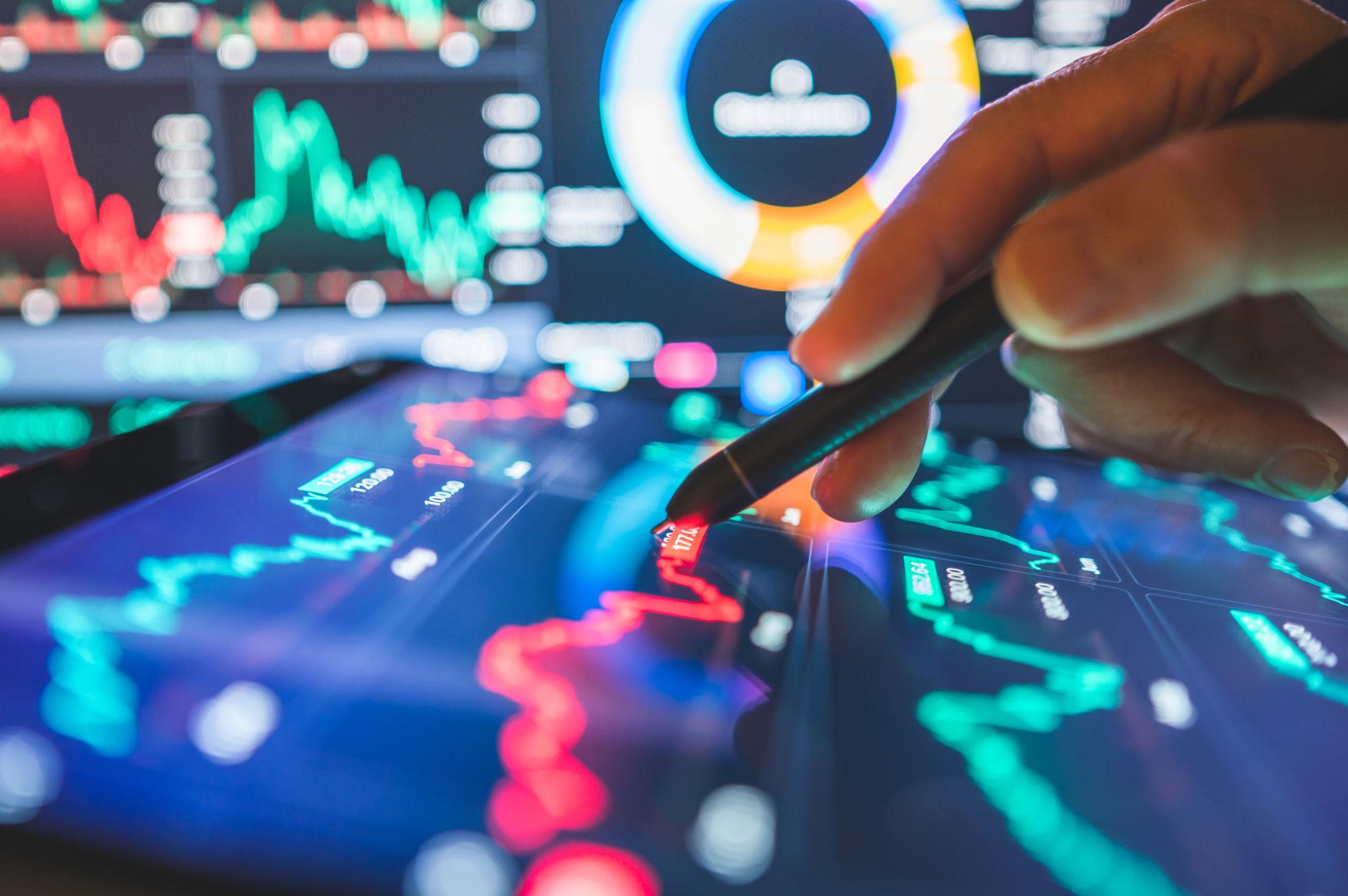 Sell-off &sigma;&epsilon; AI &mu;&epsilon;&tau;&omicron;&chi;έ&sigmaf; &mu;&epsilon;&tau;ά &tau;&iota;&sigmaf; &epsilon;&pi;&iota;&delta;ό&sigma;&epsilon;&iota;&sigmaf; &tau;&eta;&sigmaf; OpenAI &ndash; &Pi;&iota;έ&sigma;&epsilon;&iota;&sigmaf; &sigma;&epsilon; SoftBank &kappa;&alpha;&iota; Oracle