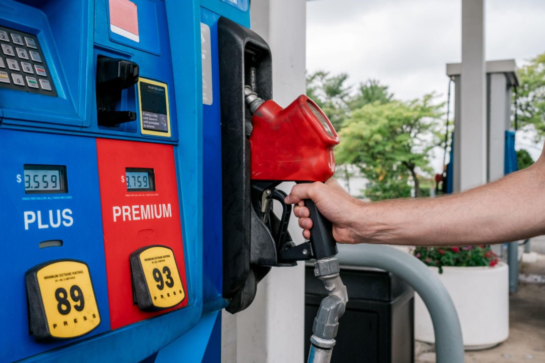 Υπ. Ενέργειας των ΗΠΑ: Οι τιμές της βενζίνης θα παραμείνουν ψηλά