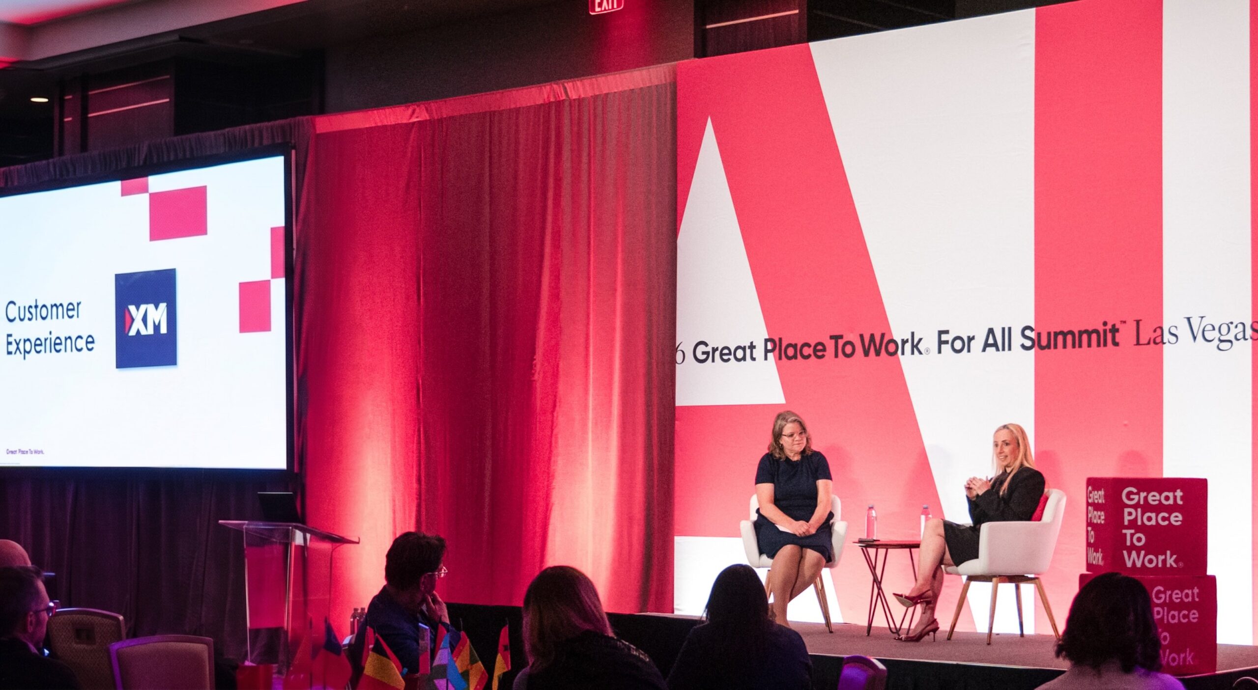&Eta; co-CEO &tau;&eta;&sigmaf; XM, &Delta;&rho;. &Sigma;&tau;&alpha;ύ&rho;&eta; &Mu;ό&rho;&tau;&eta;, &sigma;&tau;&omicron; Great Place To Work&reg; For All Summit&trade;
