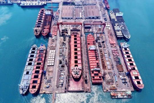 &Kappa;ί&nu;&alpha;: &Kappa;&upsilon;&rho;&iota;&alpha;&rho;&chi;&epsilon;ί &pi;&alpha;&gamma;&kappa;&omicron;&sigma;&mu;ί&omega;&sigmaf; &sigma;&tau;&eta; &nu;&alpha;&upsilon;&pi;&eta;&gamma;&iota;&kappa;ή &beta;&iota;&omicron;&mu;&eta;&chi;&alpha;&nu;ί&alpha; &mu;&epsilon; &epsilon;&kappa;&rho;&eta;&kappa;&tau;&iota;&kappa;ή &alpha;ύ&xi;&eta;&sigma;&eta; &pi;&alpha;&rho;&alpha;&gamma;&gamma;&epsilon;&lambda;&iota;ώ&nu;