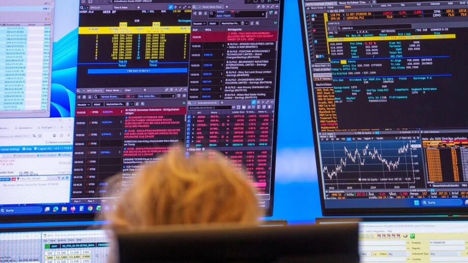 &Epsilon;&upsilon;&rho;ώ&pi;&eta;: &Epsilon;&kappa;&rho;&eta;&kappa;&tau;&iota;&kappa;ή &alpha;ύ&xi;&eta;&sigma;&eta; &sigma;&tau;&iota;&sigmaf; &epsilon;&kappa;&delta;ό&sigma;&epsilon;&iota;&sigmaf; &epsilon;&tau;&alpha;&iota;&rho;&iota;&kappa;ώ&nu; &omicron;&mu;&omicron;&lambda;ό&gamma;&omega;&nu; &epsilon;&nu; &mu;έ&sigma;&omega; &beta;&epsilon;&lambda;&tau;&iota;&omega;&mu;έ&nu;&omicron;&upsilon; &kappa;&lambda;ί&mu;&alpha;&tau;&omicron;&sigmaf;