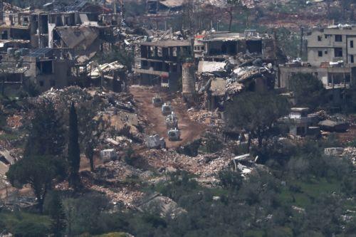 &Tau;&omicron;&upsilon;&lambda;ά&chi;&iota;&sigma;&tau;&omicron;&nu; 12 &nu;&epsilon;&kappa;&rho;&omicron;ί &sigma;&epsilon; &beta;&omicron;&mu;&beta;&alpha;&rho;&delta;&iota;&sigma;&mu;&omicron;ύ&sigmaf; &tau;&omicron;&upsilon; &Iota;&sigma;&rho;&alpha;ή&lambda; &sigma;&tau;&omicron; &nu;ό&tau;&iota;&omicron; &Lambda;ί&beta;&alpha;&nu;&omicron;